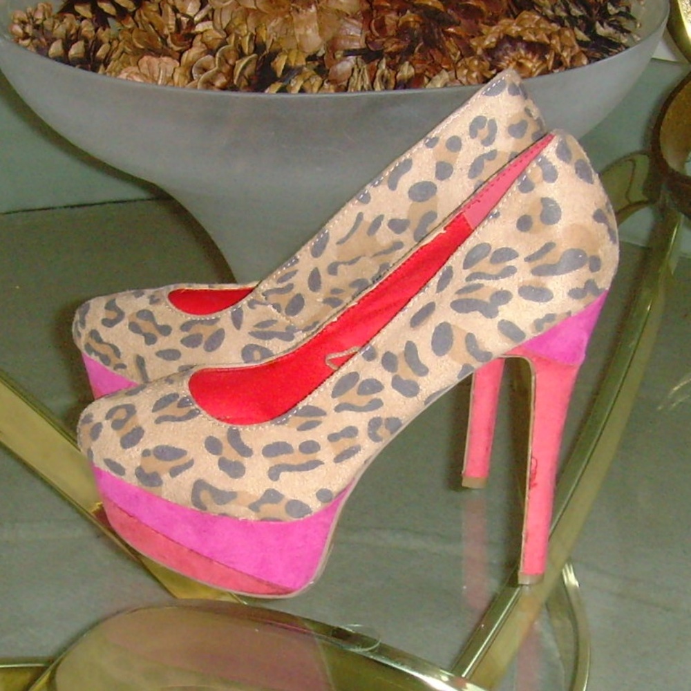 LOVE CULTURE Leopard Print Suede Pumps - 8